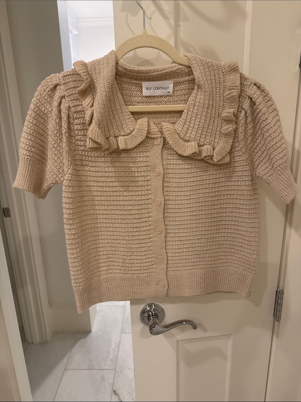 Self Contrast Cream Ruffle Collar Knit Cardigan